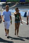 Jenson-Button-ir-jo-mergina-Jessica-Michibata-foto-3.jpg