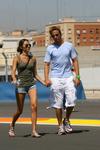 Jenson-Button-ir-jo-mergina-Jessica-Michibata-foto-4.jpg
