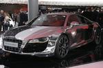 Audi-“apakino”-Frankfurto-parodos-dalyvius-su-veidrodiniu-R8-5.2-FSI-V10-eksterjeru.jpg