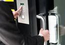 Įeigos (įejimo, praėjimo) kontrolės sistema vienoms durims (su įrengimu)