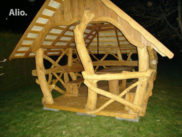 Pavėsinės. Malkinės. Verandos. Lieptai. Terasos.