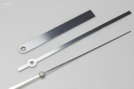 Laikrodžio mechanizmas su sidabro spalvos rodyklėmis (13 cm)