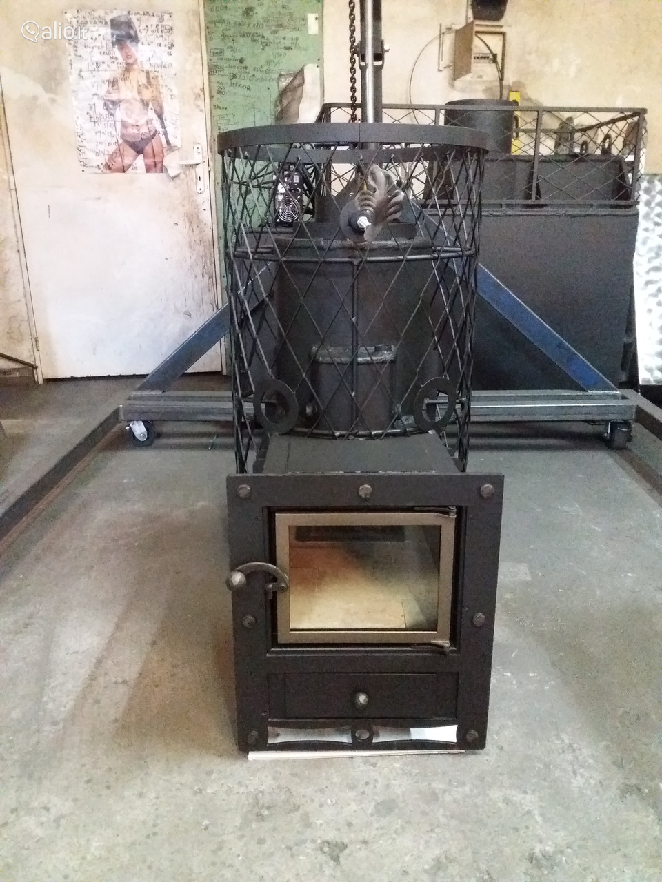 Gaminame išskirtinės kokybės pirties krosnis-židinius.