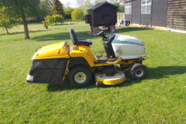 Sodo traktorius zoliapjove cub cadet pramoninis profesonalus 20 hp vanguard  brigs variklis USA , de