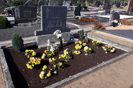 Paminklai antkapiai plokštės.