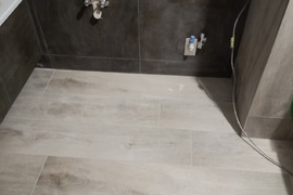 Plytelių klijavimas vonios ir wc remontas