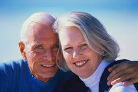 Priziureciau senyvo amziaus zmogu.