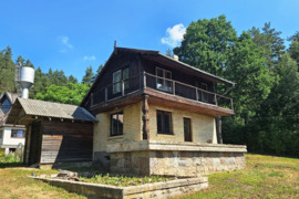 Namas Utenos r. sav., Utena, Žirgų g.