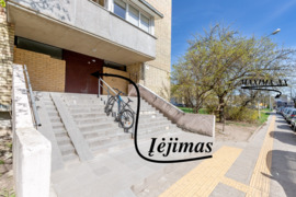 Vilniuje, centrinėje dalyje (!), Žemaitės / Skroblų g. (priešais BITĖs pagrindinę būstinę) parduodam