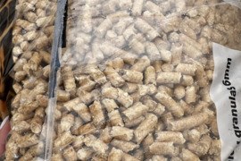 Sandėlyje turime medienos kuro granulių