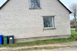 Pigiai Mūrinį Namą Su Ūkiniais Pastatais, Žemės Sklypu