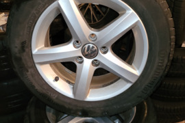 Parduodami originalūs VW Sharan lieti diskai su Continental 205/60/R16 žieminėmis padangomis
