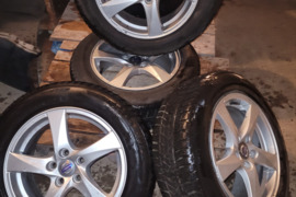 Parduodami Volvo lieti diskai 