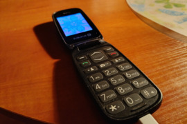 GERAS ATLENKIAMAS TELEFONAS, 2 SIM,KALBOS