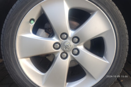 Toyota prius ratlankiai R17 ir Dangteliai