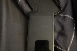 Iphone 8 Plus 256GB įtrūkusi nugarėlė