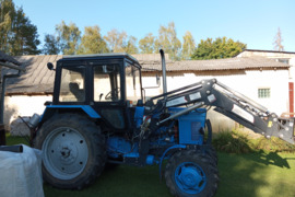 MTZ-82 su nauju frontaliniu krautuvu
