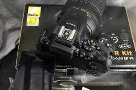 Nikon D5600 DSLR fotoaparatas su 18-55 mm objektyvu