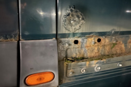 Autoįvykis? Apgadino automobilį servise, plovykloje?  Vengia atsakomybės? Nesikalba?