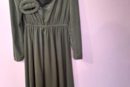 Suknelės: tamsiai žalios spalvos,haki L dydis