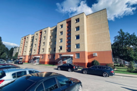 Mažeikiuose renovuotame name 2 aukšte išnuomojamas 2k butas