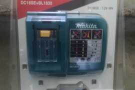 Naujas Makita 18v baterijoms automobilinis pakrovėjas 12v su akumuliatoriumi 3AH