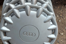 Audi , Ratų gaubtai, R-15