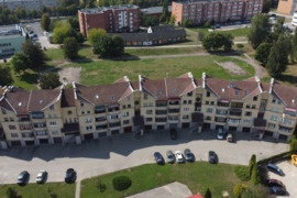 ERDVUS IR IŠSKIRTINIS KOTEDŽO TIPO BUTAS SU GARAŽU ALYTUJE