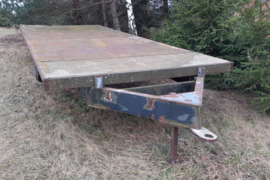 Puspriekabė, Priekabos