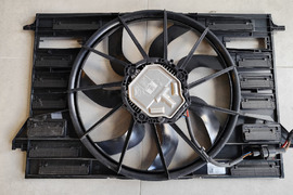 Audi Q7 2021 Ventiliatorių komplektas 8W0121207B / 8W0959455T
