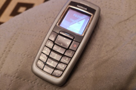 GERAS NOKIA 2600, KALBOS, SIM,