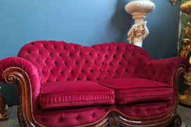Vintažinė medinio rėmo sofa