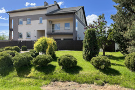 Parduodamas namas su verslu gyv. ploto 250m2.+garažas 50m2.+sporto180m2+gamybinės-sandėlis 380m2.