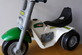 Vaikiškas akumuliatorinis triratis motociklas, varikliukas 6 voltų, akumuliatoriaus nėra, sėdynę rei