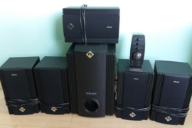 Yamada 5.1 surround sound system. Neįsijungia valdymo blokelis.