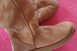 UGG Australija aulinukai moteriski. Mazai deveti,  zieminiai. 39 dydis.