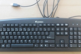 Tvarkinga Komparsa klaviatūra. 5 eur