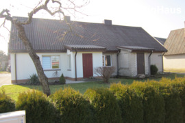 Vėžaičių m. centre Jokulių g. parduodama dalis namo