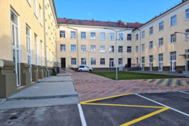 Butas per du aukštus, 65m2 su atskiru įėjimu, Klaipėdoje, Sportininkų gatvėje.