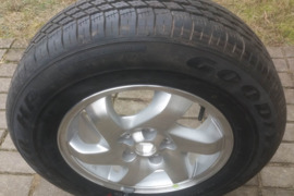 Visureigio Mazda Tribute R16 lengvojo lydinio ratas. Yra tik 1 vnt. Būklė kaip naujas. 5 ratlankio t