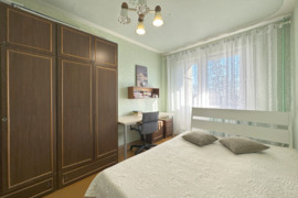 Erdvus 3 kambarių butas su holu ir dviem balkonais Šilalės mieste