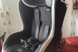 Parduodu naudota automobilinę kėdutę isofix tvirtinimas Chicco Go-One 9-18kg juoda pilka