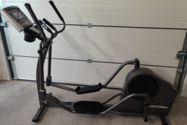 Elipsinis treniruoklis Life fitness E1