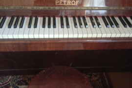 Pianinas Petrof