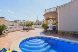 Vila su privačiu baseinu, Alicante provincijoje, Guardamar del Segura mieste. 4 kambariai | 120 m² |