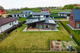 PARDUODAMAS VIENO AUKŠTO NAMAS  DIDELIAME SKLYPE, ITIN RAMIOJE VIETOJE, LEVIDON