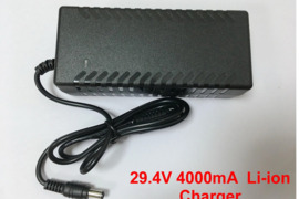 Parduodame naują įkroviklį 29.4V 4A Li-ion baterijų įkroviklis 25.2V 25.9V 7 serijos ličio, Įvestis:
