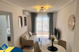 Renovuotas penthouse apartamentas su bendru baseinu, Alicante provincijoje, Torrevieja mieste. 3 kam