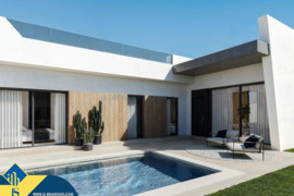 Statoma vila su privačiu baseinu, Alicante provincijoje, San Miguel de Salinas mieste. 4 kambariai |