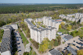 BUTAS AŠIGALIO GATVĖJE PRIE PĖSČIŲJŲ TILTO Į KLEBONIŠKIO MIŠKĄ NETOLI KLINIKŲ